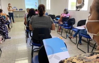 Enfermeiros passam por novo treinamento para aplicação de vacinas contra Covid-19 em Lucena, PB