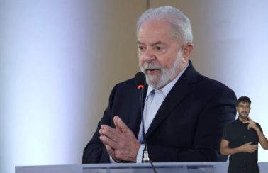 Pesquisa PoderData: Lula vai a 42% e empata com a soma de todos os adversários