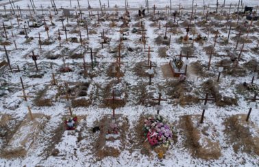 Mundo atinge maior média diária de mortes por Covid em 4 meses