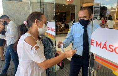 Decreto da Prefeitura de Natal suspende shows e eventos sociais e desobriga comércio de exigir passaporte vacinal