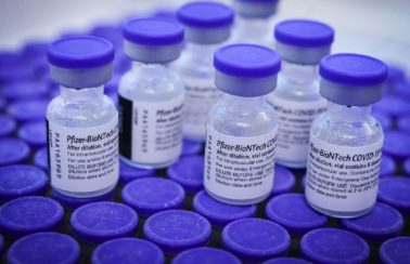 Covid-19: Pfizer e BioNTech iniciam estudos clínicos de vacina contra variante ômicron