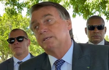 Bolsonaro diz que vai ‘seguir a lei’ e autorizar aumento de 33% no piso de professores