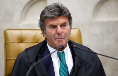 Aumento de casos de Covid leva Fux a cancelar retorno presencial dos ministros às sessões do STF