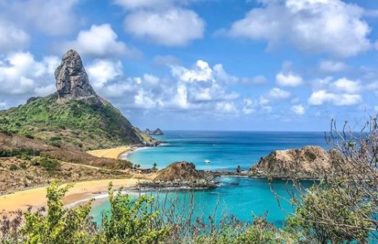 Praia em Fernando de Noronha segue fechada após ataque de tubarão