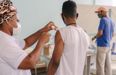Covid:19: Quase 540 mil pessoas estão com aplicação da dose de reforço atrasada na Bahia