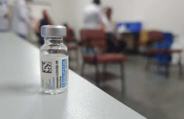 RN passa a aplicar AstraZeneca e Janssen como dose de reforço na vacinação contra Covid