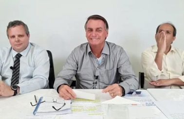 Bolsonaro desconhece origem de Padre Cícero e chama nordestinos de ‘pau de arara’