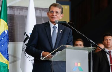 Presidente da Petrobras diz que estatal não pode “segurar preços”