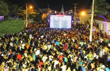 Decreto proíbe festas de rua até 2 de março e mantém limite de público para eventos em toda a Bahia