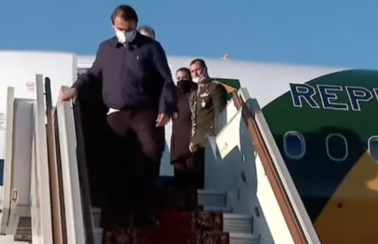 Bolsonaro desembarca em Moscou para encontro com Putin e reunião com empresários