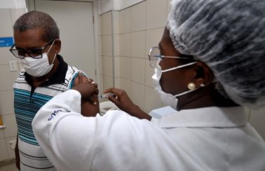 Vacinação contra gripe em Salvador será suspensa no sábado