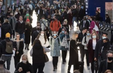 Inglaterra prepara fim de restrições contra pandemia e plano para ‘conviver com covid’