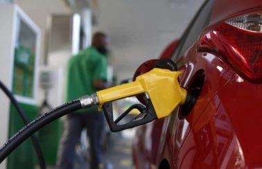 Postos sobem preço do litro da gasolina em Salvador; combustível chegou a R$ 6,99