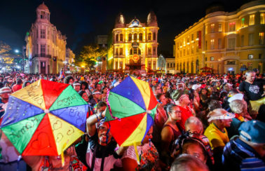 Após protesto, Recife anuncia auxílio para catadores e comerciantes informais que trabalham no carnaval