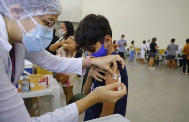Fortaleza libera 1ª dose da vacina contra Covid para crianças de 5 a 11 anos sem agendamento prévio
