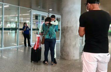 Após conseguir fugir da Ucrânia, jogador brasileiro desembarca em Natal e reencontra a família: ‘Sensação de alívio’
