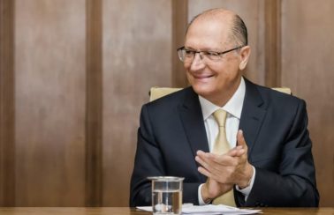 Alckmin acerta filiação com PSB para ser vice de Lula