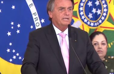 Em evento do Dia da Mulher, Bolsonaro assina decreto para distribuição gratuita de itens de higiene menstrual