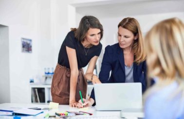 Mulheres ganham em média 20,5% menos que homens no Brasil