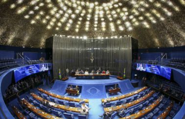 Senado aprova fundo de estabilização dos combustíveis; texto volta para Câmara