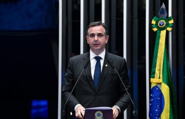Rodrigo Pacheco revoga uso obrigatório de máscara no Senado