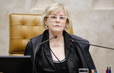 Ministra do STF mantém inquérito contra Bolsonaro no caso Covaxin