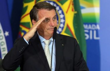 Em discurso, Bolsonaro defende ditadores militares e deputado dos atos antidemocráticos