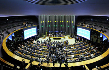 Deputados têm até esta sexta (01) para trocar de partido sem perder mandato