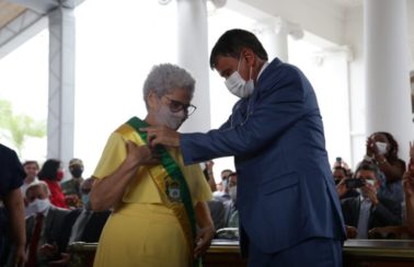 Para concorrer ao Senado, Wellington Dias transmite cargo de governador do Piauí para Regina Sousa