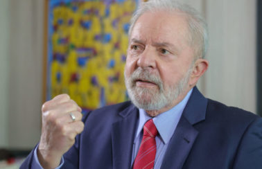 Lula diz que, se eleito, irá retirar 8 mil cargos comissionados de militares
