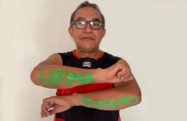 Vovô de 61 anos é aprovado em universidade pública do Maranhão após estudar com as netas