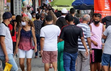 Paraíba torna uso de máscaras facultativo em ambientes fechados para municípios com vacinação superior a 70%