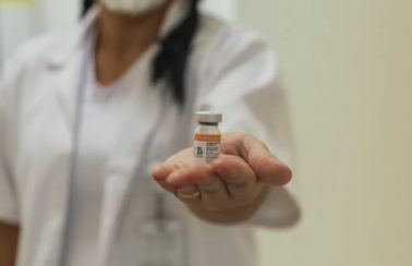 Com fim da emergência contra Covid no Brasil, CoronaVac pode deixar de ser aplicada