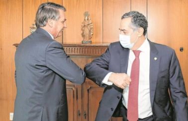 Bolsonaro faz elogios a Barroso e diz que eleições seguirão “ritmo normal”