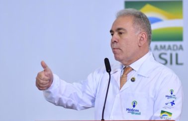 Queiroga assina portaria que acaba com a emergência sanitária pela Covid