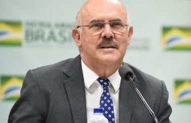 Tiro disparado por Milton Ribeiro fere funcionária em aeroporto