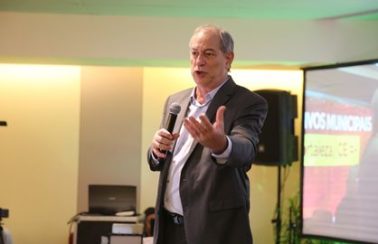 Ciro pede que todos os candidatos se unam contra tentativa de golpe de Bolsonaro