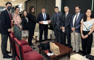 Entidades entregam manifesto em defesa da democracia e das eleições a Fux e Fachin