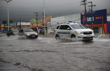 Ceará tem alerta de chuvas intensas com ventos de até 100 km/h
