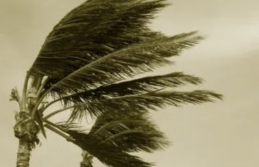 Ciclone Yakecan chega ao Brasil com ventos de 100 km/h e deixa Defesa Civil em alerta
