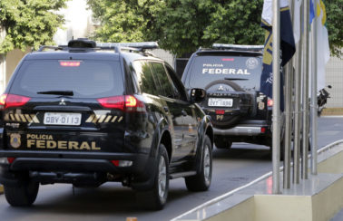 PF apreende R$ 930 mil em operação que apura indício de atuação de juízes em esquema de corrupção