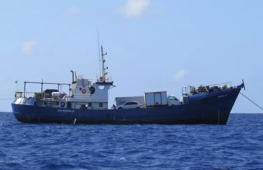 Buscas por dois desaparecidos em naufrágio de navio que seguia para Noronha são realizadas em três estados