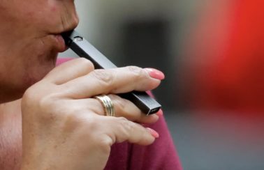 Anvisa mantém proibição do cigarro eletrônico e defende fiscalização do comércio ilegal