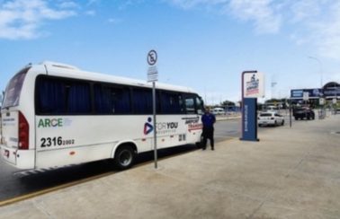 Aeroporto de Fortaleza vai cobrar R$ 20 a motoristas que passarem de 10 minutos no meio-fio de área de embarque