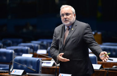 Senador do Rio Grande do Norte entra com mais um pedido de impeachment de Bolsonaro