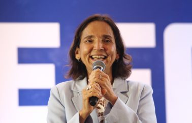 Governadora Izolda Cela anuncia desfiliação do PDT no Ceará