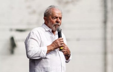 Lula diz que militares são mais responsáveis do que Bolsonaro e não permitirão golpe