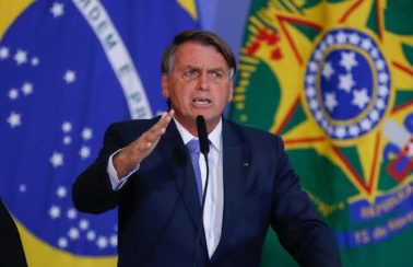 Bolsonaro chama Barroso de “criminoso” e critica Moraes por “perseguição implacável”