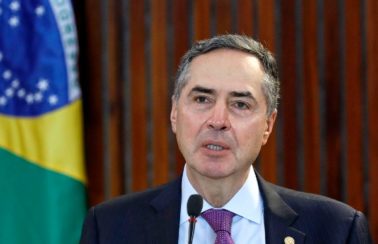 Barroso rebate Bolsonaro sobre voto impresso: ‘Mentir precisa voltar a ser errado’