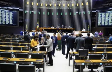 Câmara aprova projeto que autoriza provas de concurso público à distância